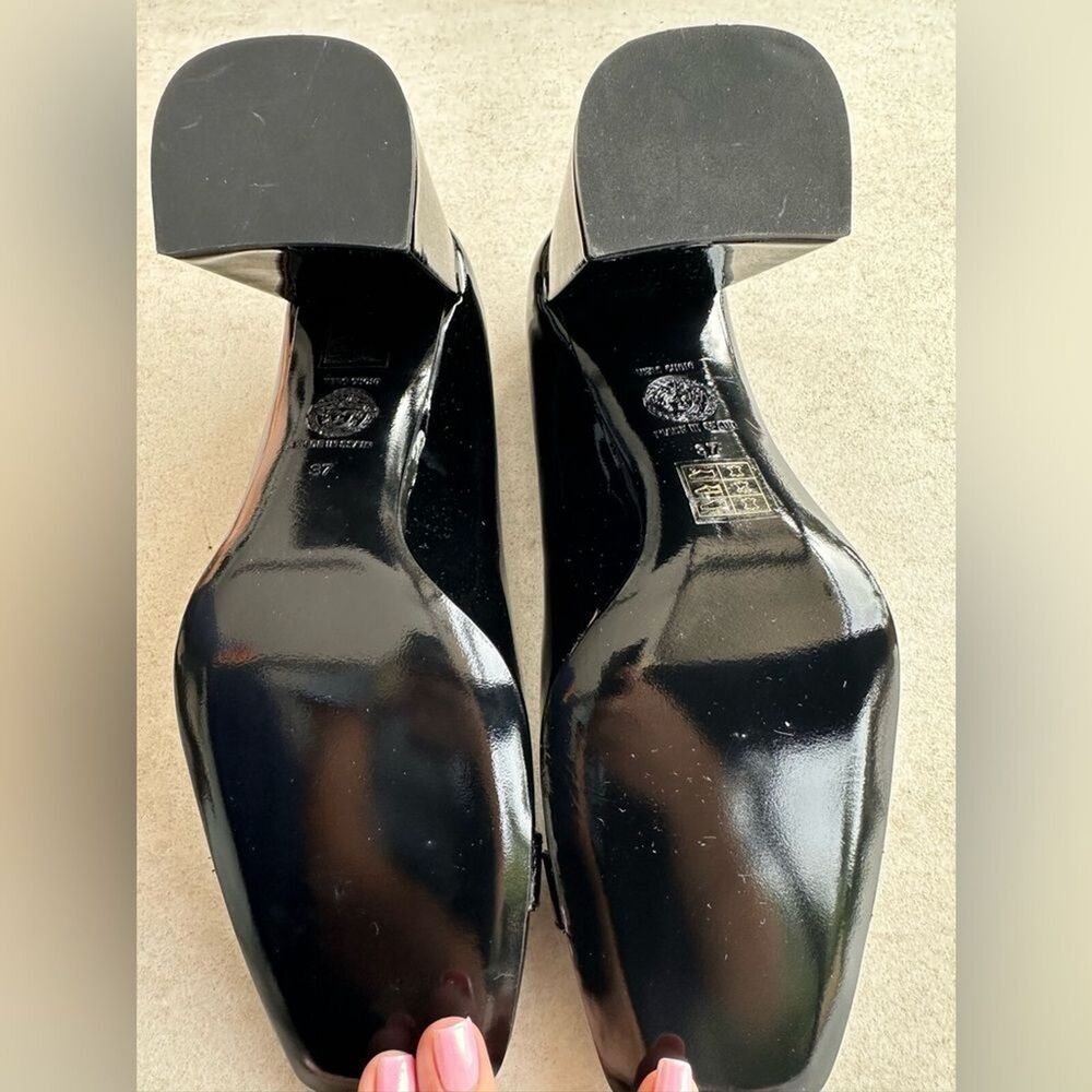 Versace Medusa Black Patent Leather Pumps Block Heels Size 37 NWT - Picture 7 of 9